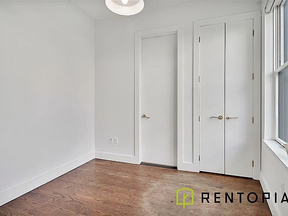 3rd image of 1009 Willoughby Ave #2A