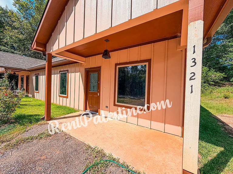 1305 Cummins St #1321 — Photo 2