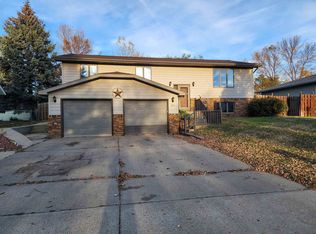 20 30th St SW, Minot, ND 58701