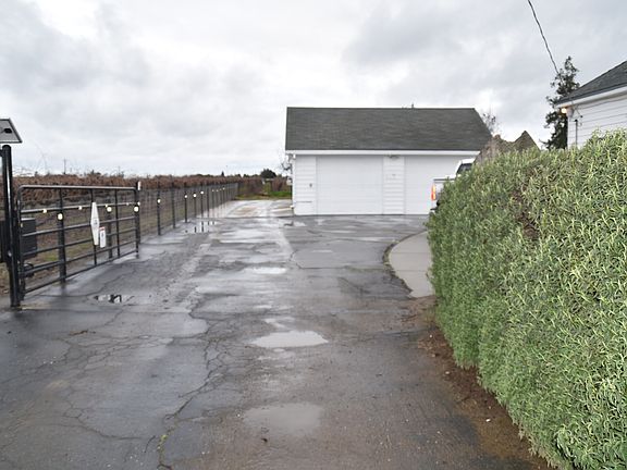 Driveway with automatic gate