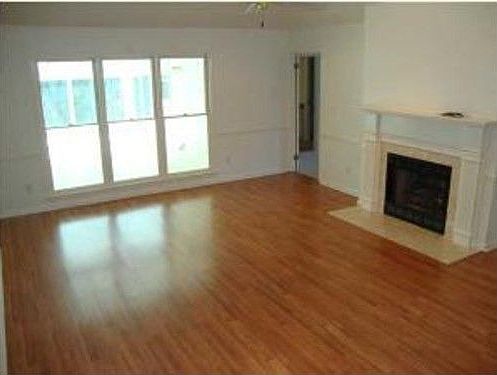 3rd image of 2526 Stanford Dr