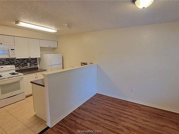 3rd image of 1108 Winecup Cir