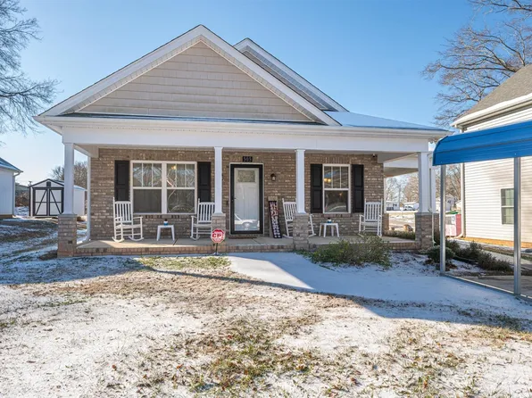 505 E Cloninger St, Dallas, NC 28034