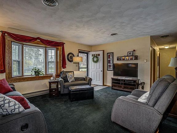 2nd image of 115 Beechpoint Dr