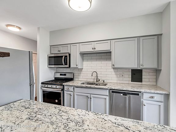 3rd image of 1711 Summit Pointe
