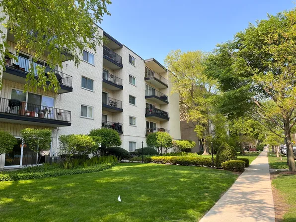 820 Oakton St APT 2E, Evanston, IL 60202