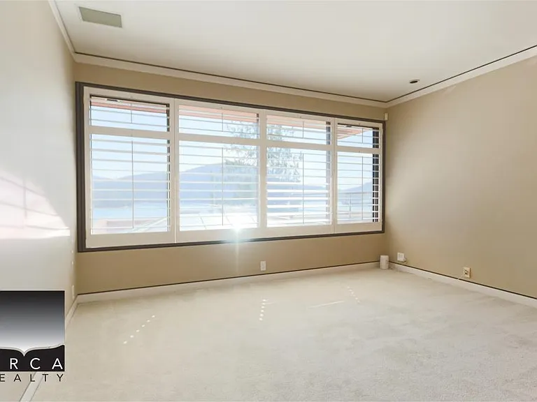 687 Beachview Dr — Photo 31
