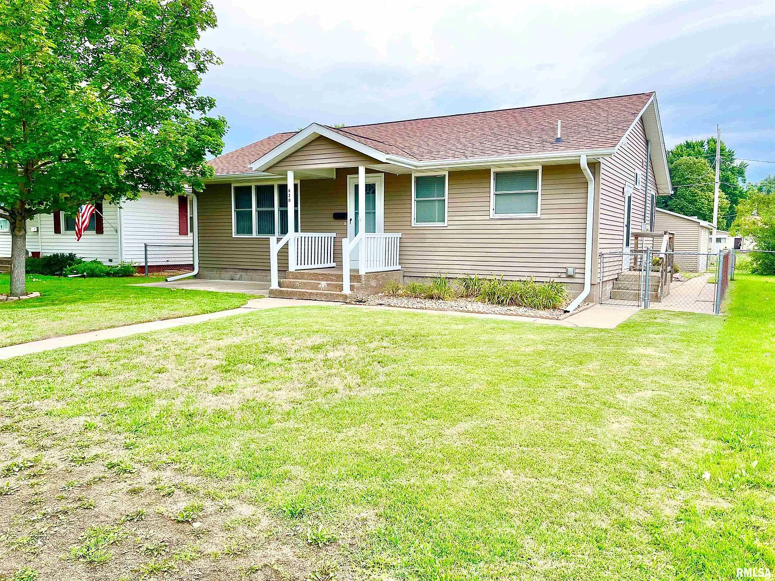 620 3rd Ave, Camanche, IA 52730 Zillow