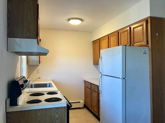 4th image of 100 Manhasset Ave #A