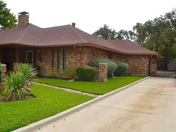 2nd image of 1014 Forest Park Dr