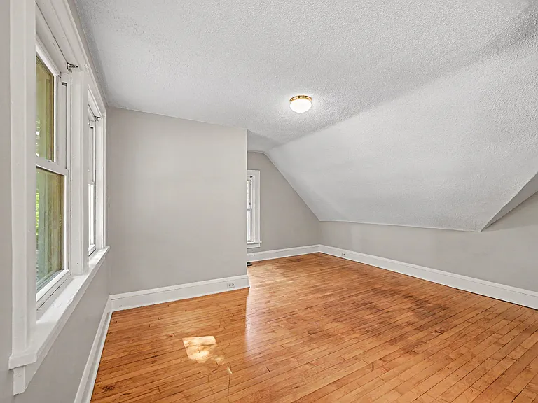 1411 Knox Ave N — Photo 10