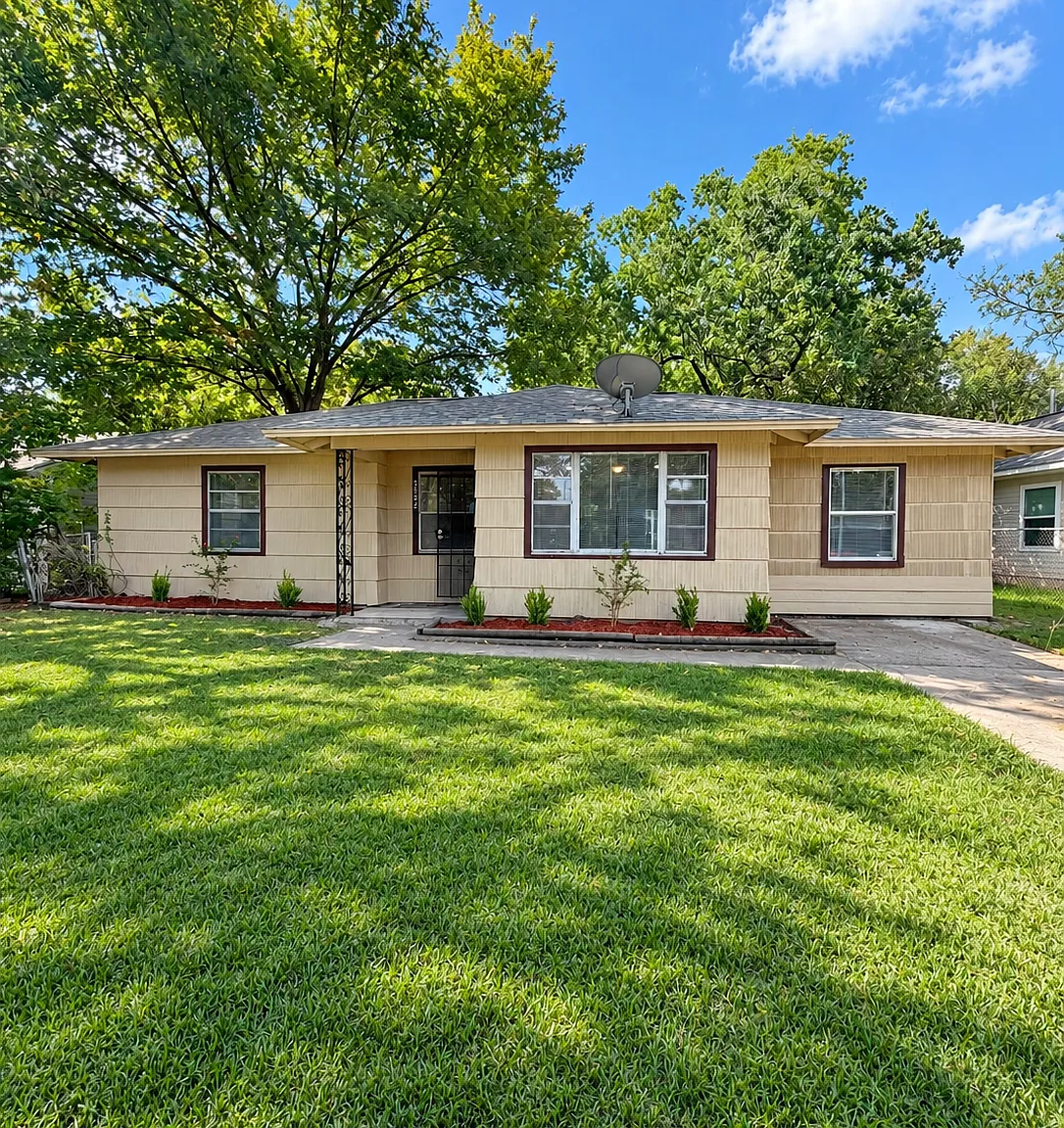 3 bed, 1200 sqft, $1,400 — Photo 1