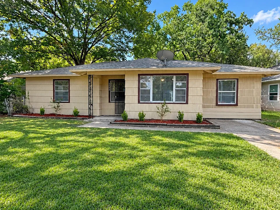 5322 Kenilwood Dr