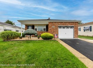116 Hyannis St, Toms River, NJ 08757