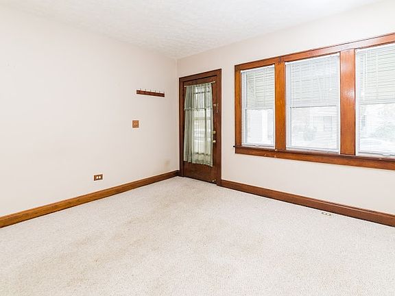 3rd image of 587 Nashoba Ave