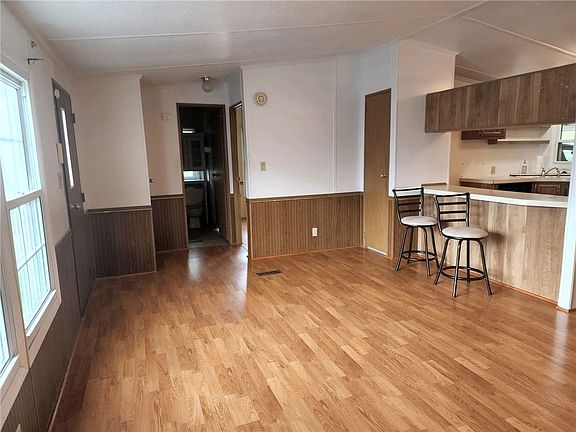 2nd image of 213 Meadow Ln