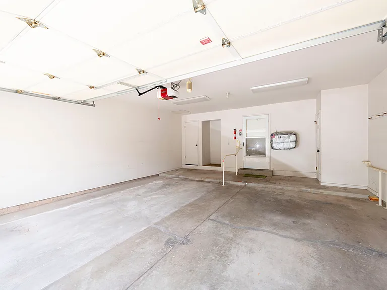 1038 S Oak Hills Way — Photo 34
