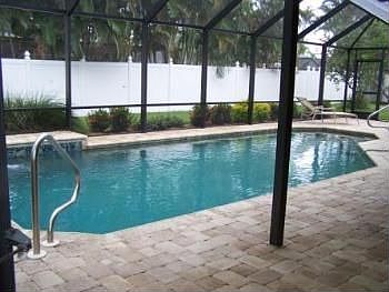 4th image of 542 SW 51st Ter
