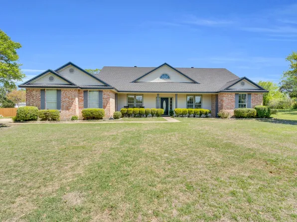 408 Thorntree Dr, Ovilla, TX 75154