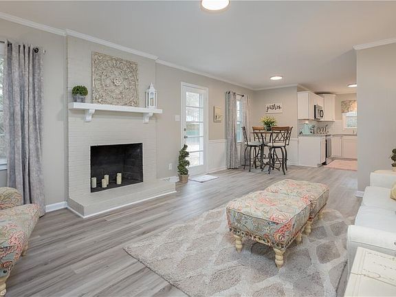 3rd image of 3519 Regents Park Ln