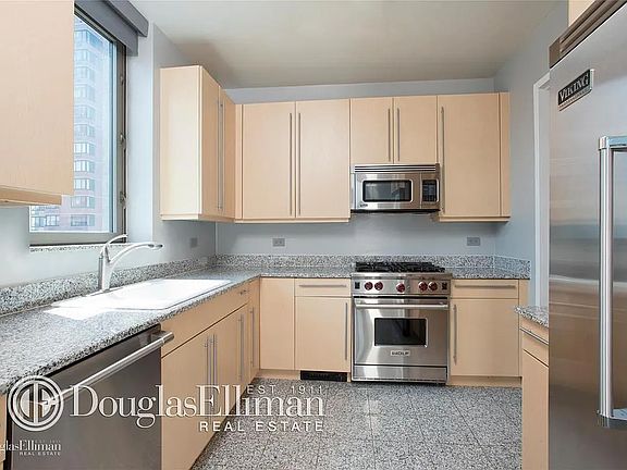 4th image of 2 Columbus Ave APT 26C