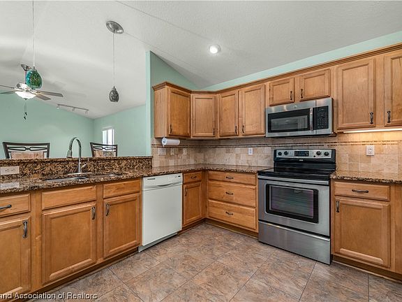 3rd image of 182 Woodside Dr