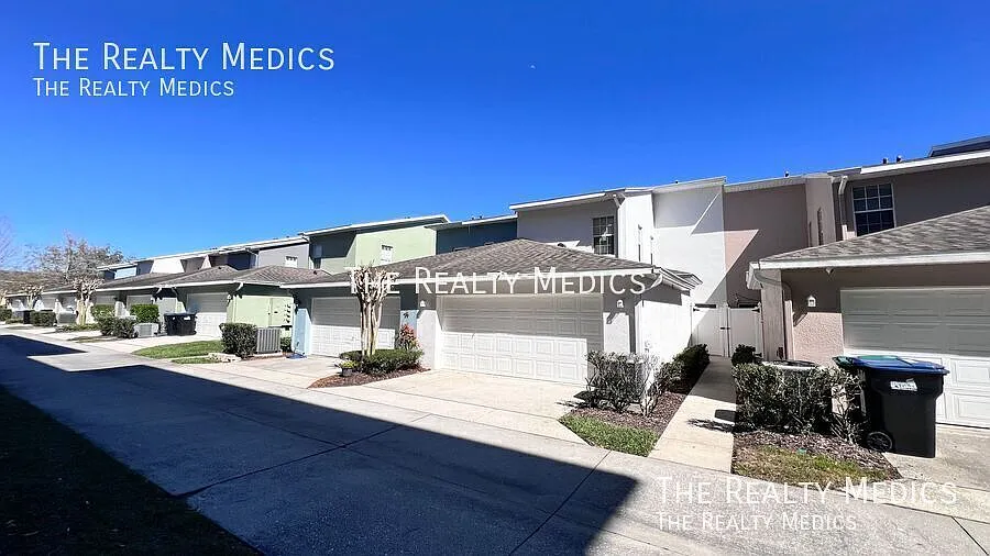 Upgraded Avalon Park 3 Bed/2.5 Bath Townhome! — Photo 4