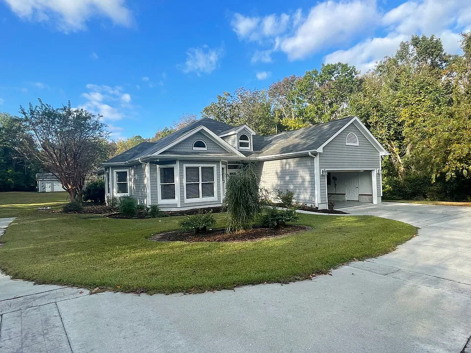 240 Grovediere Ln