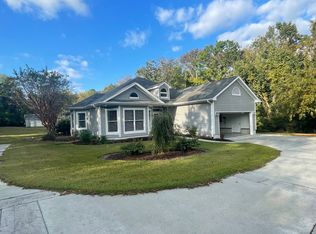 240 Grovediere Ln, Hampstead, NC 28443