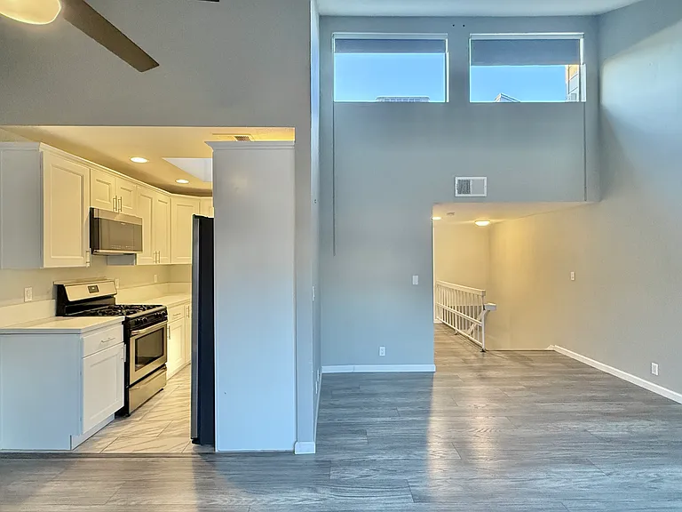 2135 E Valley Pkwy #33 — Photo 13