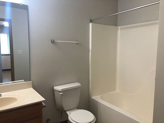 4th image of 1401 N Dakota Ave #005f4e930