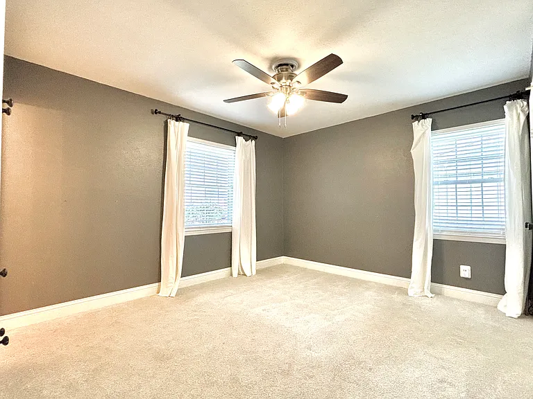 527 Melrose Dr — Photo 9