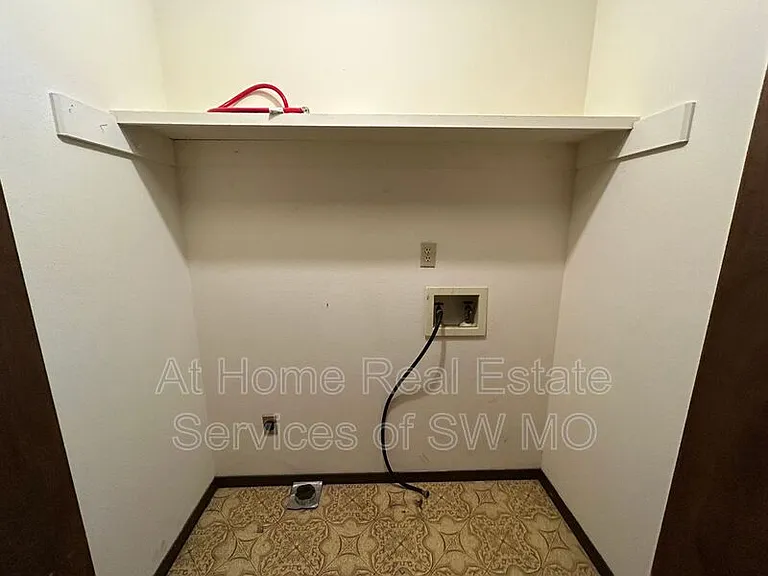 522 E Latoka Ct — Photo 9