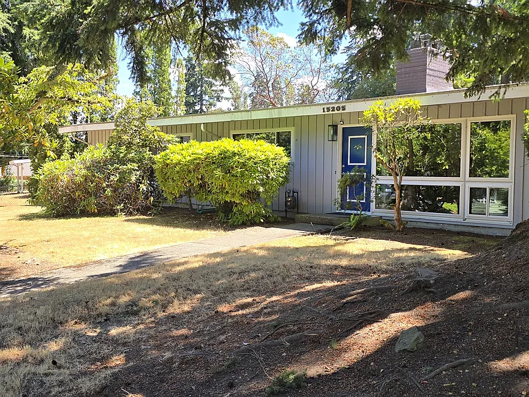 15205 SE 39th St — Photo 1