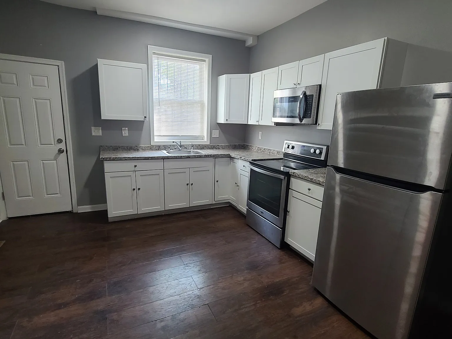 3 bed, 1.5 bath, 1288 sqft, $1,600 — Photo 3