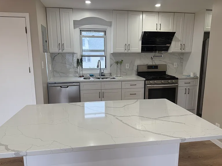 25 Pine Ave #2 — Photo 3