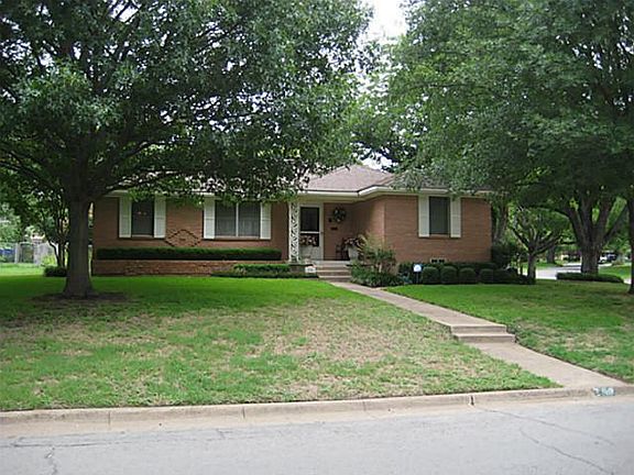4th image of 2366 Greenland Dr