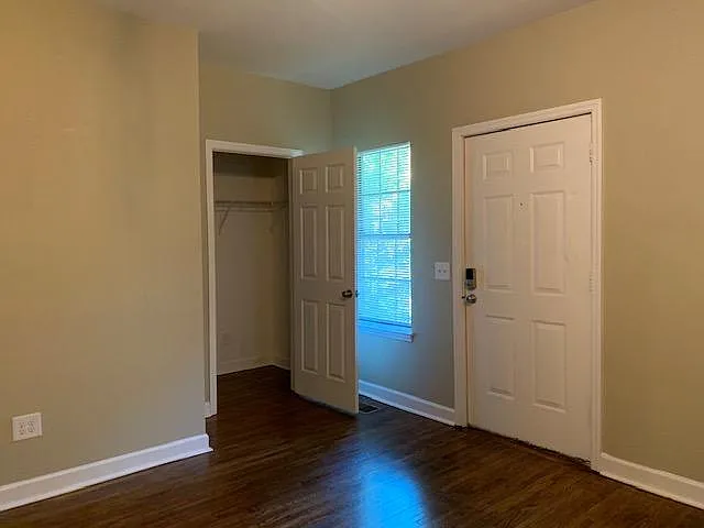 1227 Chester Ave — Photo 4
