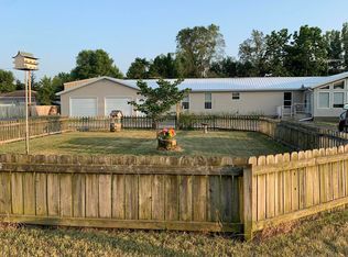 8879 Ripley Ave, Muscatine, IA 52761