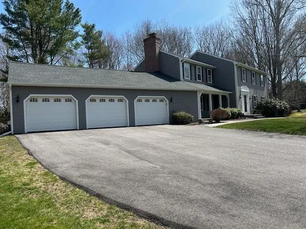 111 Mourning Dove Dr, Saunderstown, RI 02874