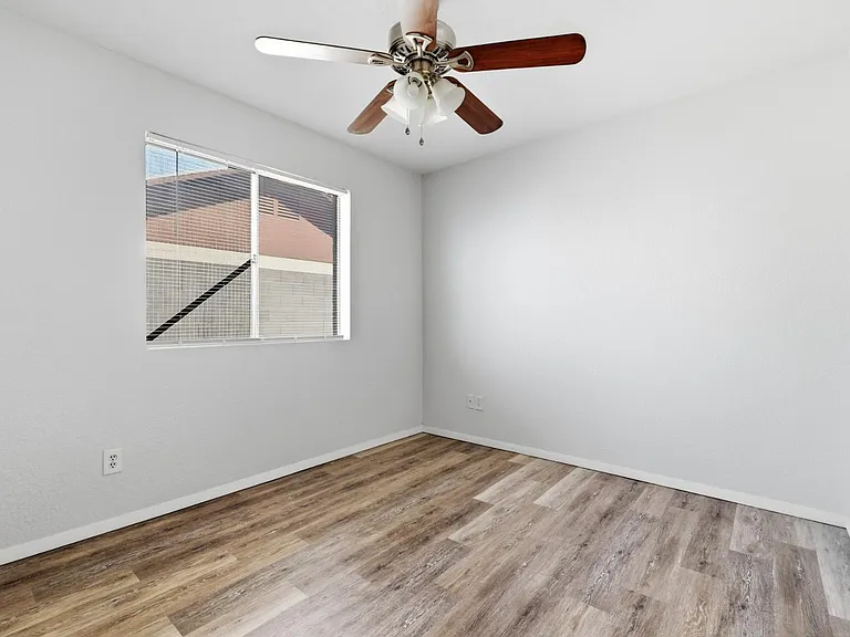 4047 W Sweetwater Ave — Photo 10