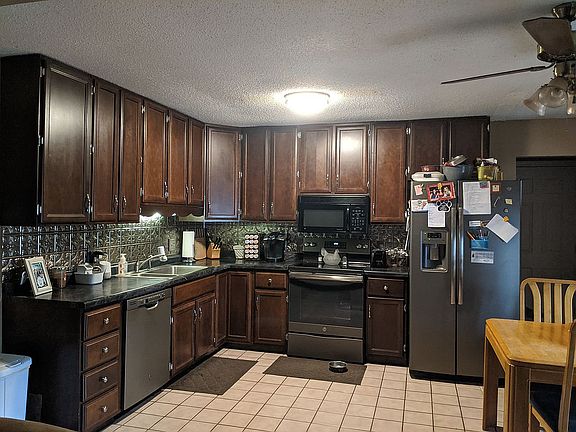 4th image of 3251 McKeen St