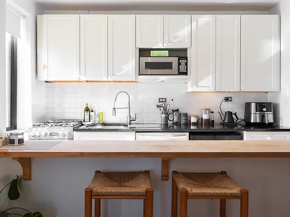 255 West 23rd Street image 3 of 8