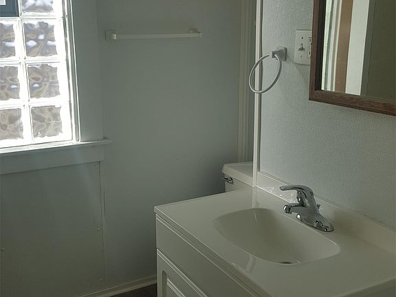 4th image of 1416 Young St