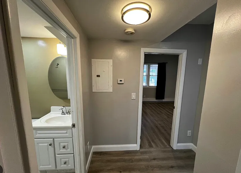 2 bed, 1.0 bath, $2,400 — Photo 2