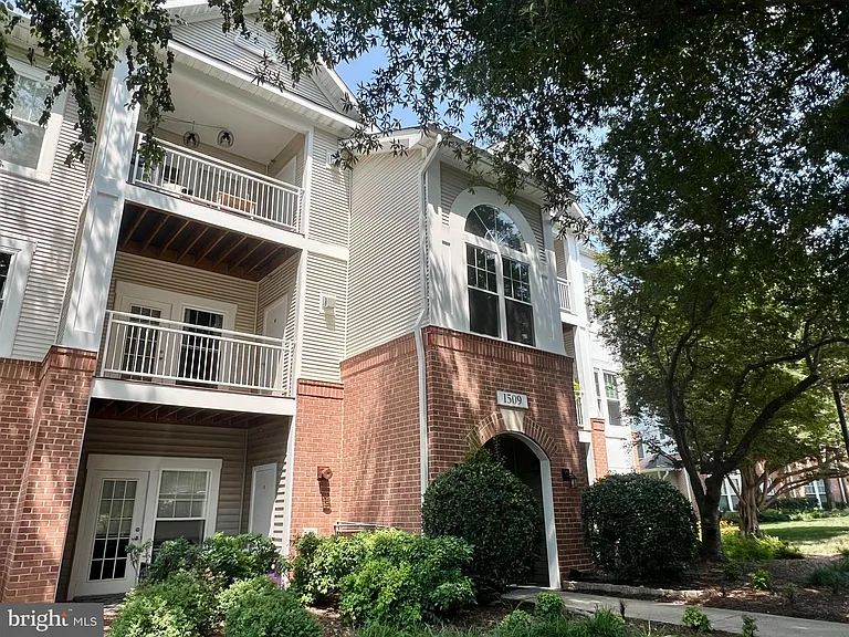 1509 N Point Dr #303 — Photo 2