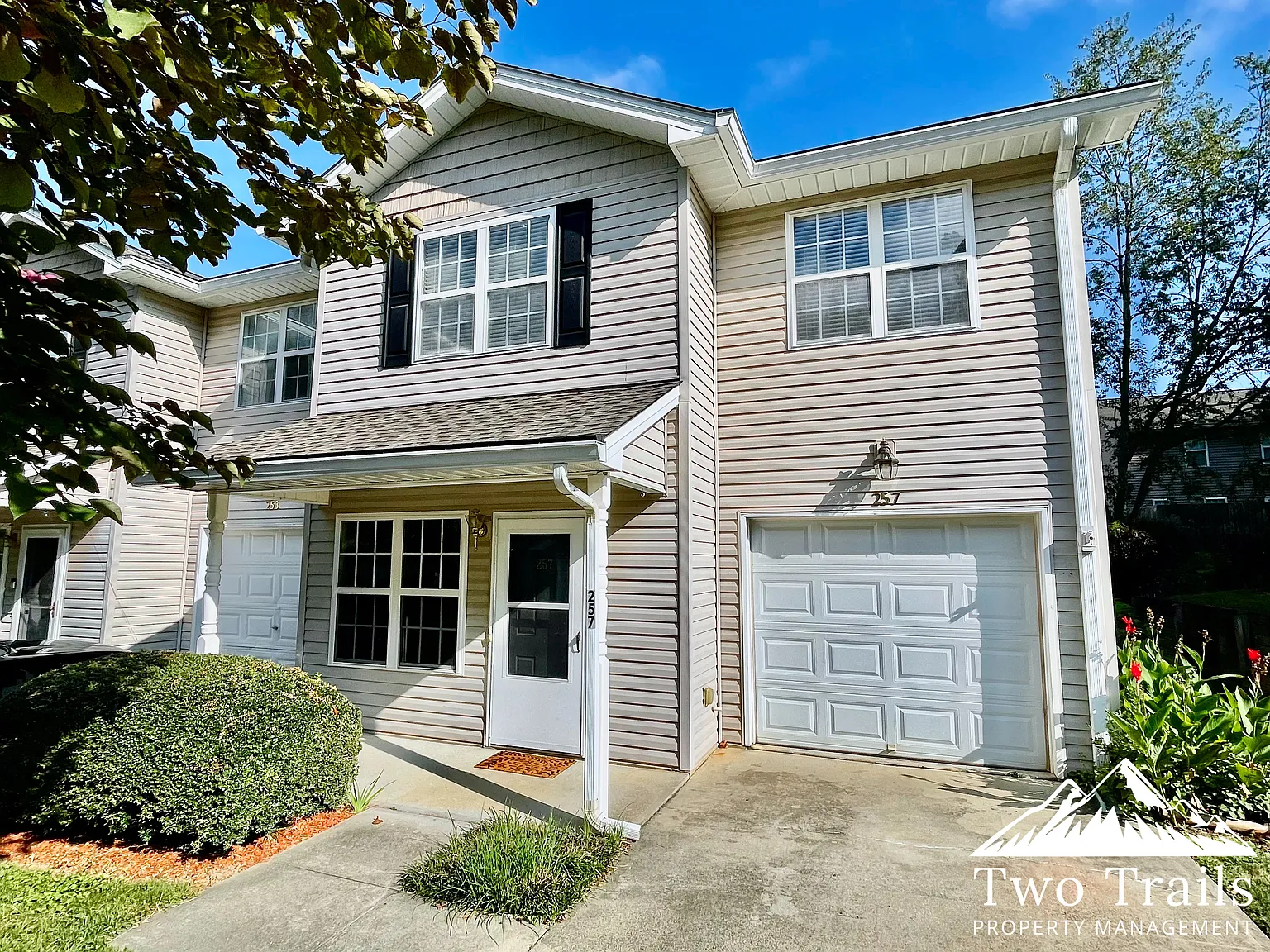 3 bed, 2.5 bath, 1276 sqft, $2,000 — Photo 1