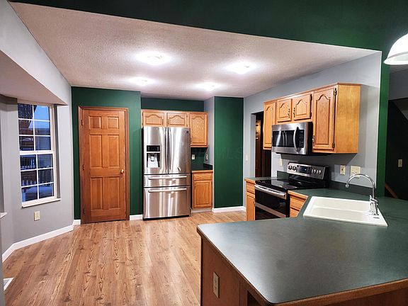 4th image of 1108 Bergenia Dr