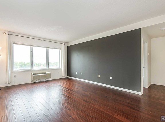 5th image of 2210 City Pl #2210