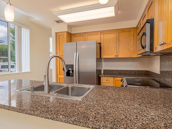 5th image of 92-1510 Aliinui Dr APT 8